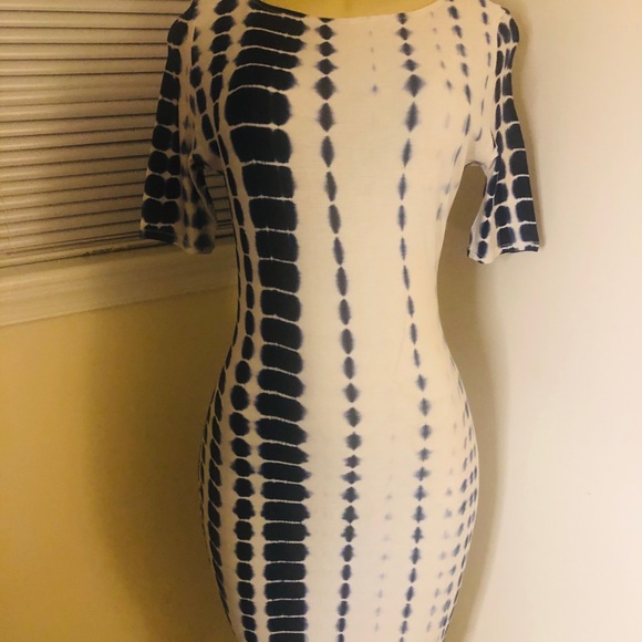 Woman’s Tye Dye Dress size Medium - Picture 2 of 4